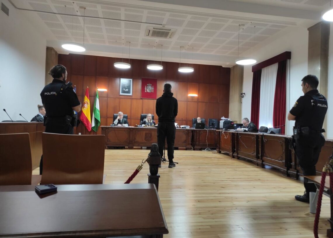 El acusado delante del tribunal que le ha juzgadoEUROPA PRESS