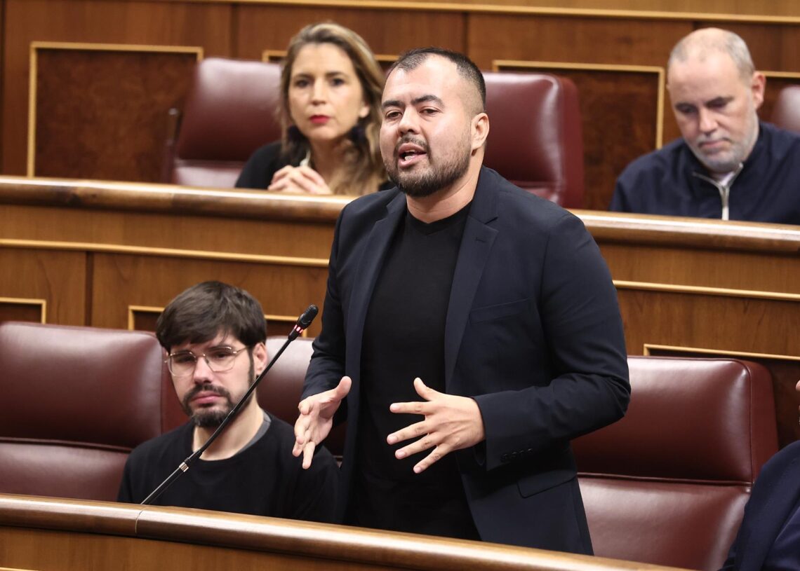 El diputado de Sumar, Nahuel González, durante una sesión de control, en el Congreso de los Diputados, a 29 de octubre de 2025, en Madrid (España). Eduardo Parra - Europa Press