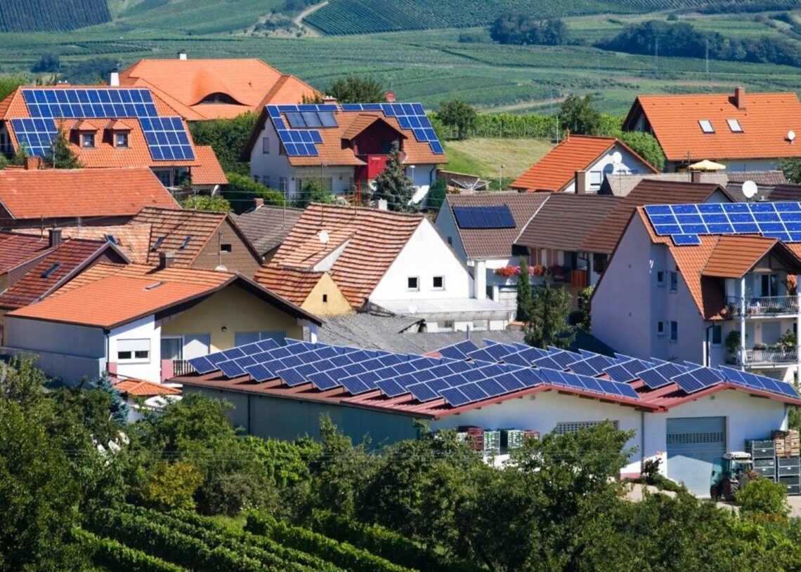 Archivo - Economía.- El Gobierno publica las bases para el lanzamiento de 120 millones más a comunidades energéticasMITECO - Archivo