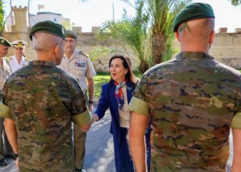 Margarita Robles en su visita al MOE de AlicanteMINISTERIO DE DEFENSA