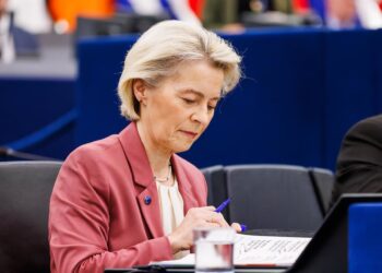 La presidenta de la Comisión Europea, Ursula von der Leyen, en el pleno del Parlamento Europeo en Estrasburgo.Philipp von Ditfurth/dpa