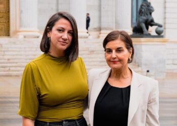 La coportavoz de Verdes Equo, Mar González, y la coportavoz del Partido Verde Europeo, Vula Tsetsi.VERDES EQUO