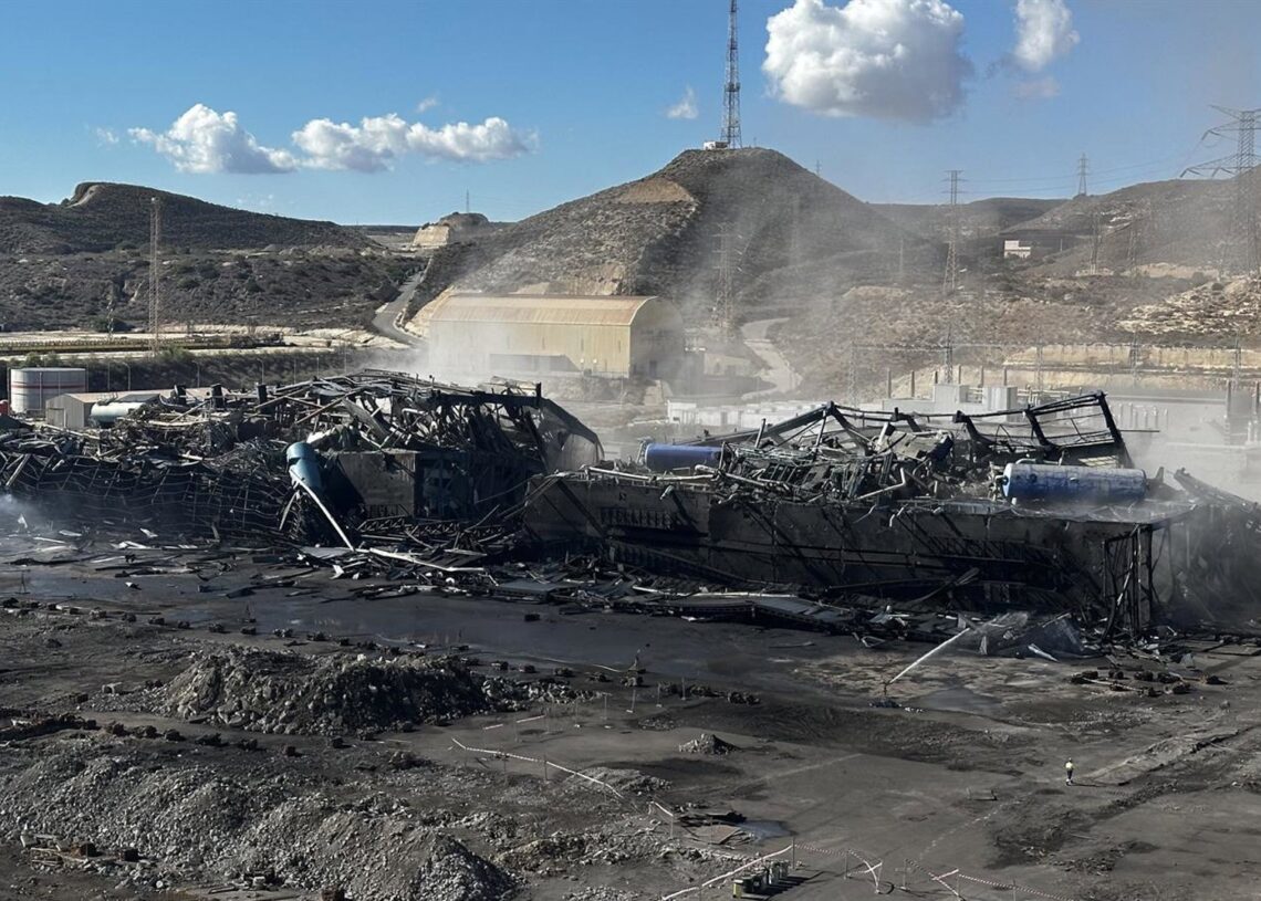 Estado de la central térmica Litoral de Carboneras (Almería) tras la última voladura del desmantelamiento.ENDESA