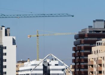 Archivo - Foto de archivo de grúas en una zona de construcción de edificios. Alberto Ortega - Europa Press - Archivo