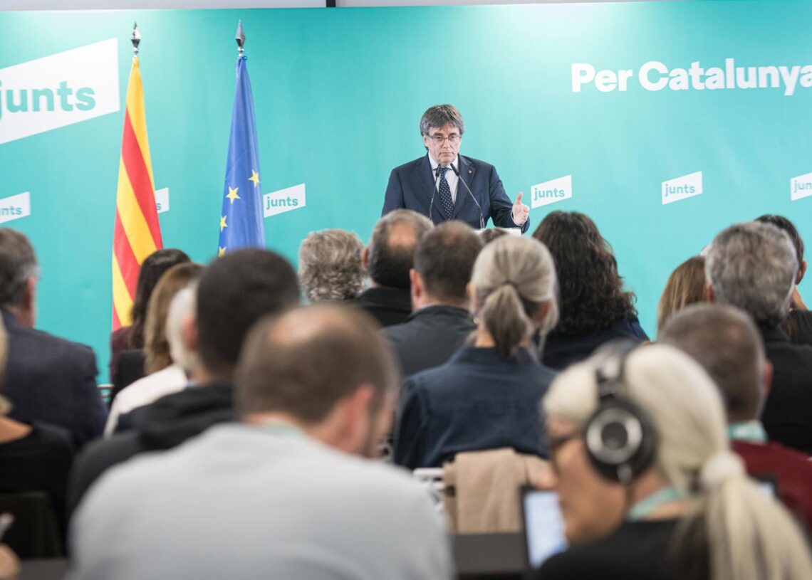 El presidente de Junts, Carles Puigdemont, durante una rueda de prensa, en el espacio Les 5 Éléments, a 27 de octubre de 2025, en Perpignan (Francia). La ejecutiva de Junts, con Puigdemont al frente, ha acordado por unanimidad romper con el PSOE. La decisGlòria Sánchez - Europa Press