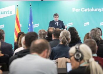 El presidente de Junts, Carles Puigdemont, durante una rueda de prensa, en el espacio Les 5 Éléments, a 27 de octubre de 2025, en Perpignan (Francia). La ejecutiva de Junts, con Puigdemont al frente, ha acordado por unanimidad romper con el PSOE. La decisGlòria Sánchez - Europa Press
