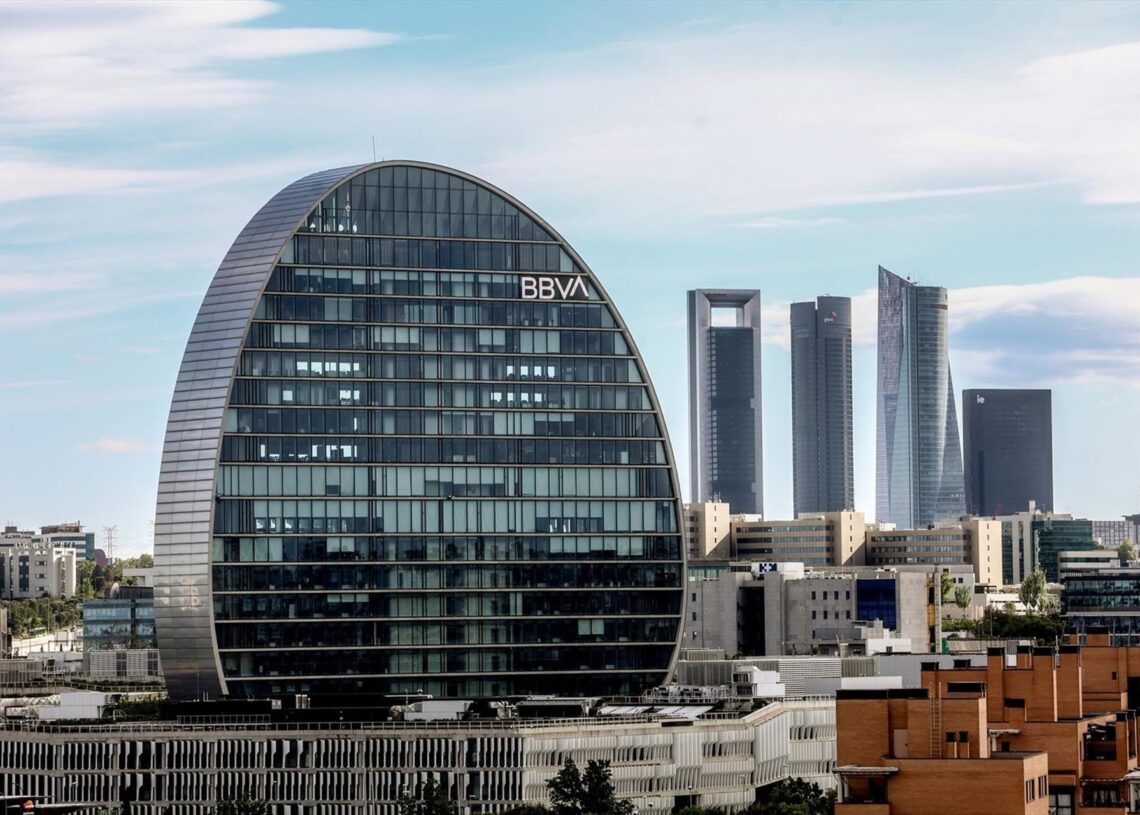 Archivo - (Foto de ARCHIVO) Fachada del edificio ‘La Vela’, en la ciudad del BBVARICARDO RUBIO / EUROPA PRESS - Archivo