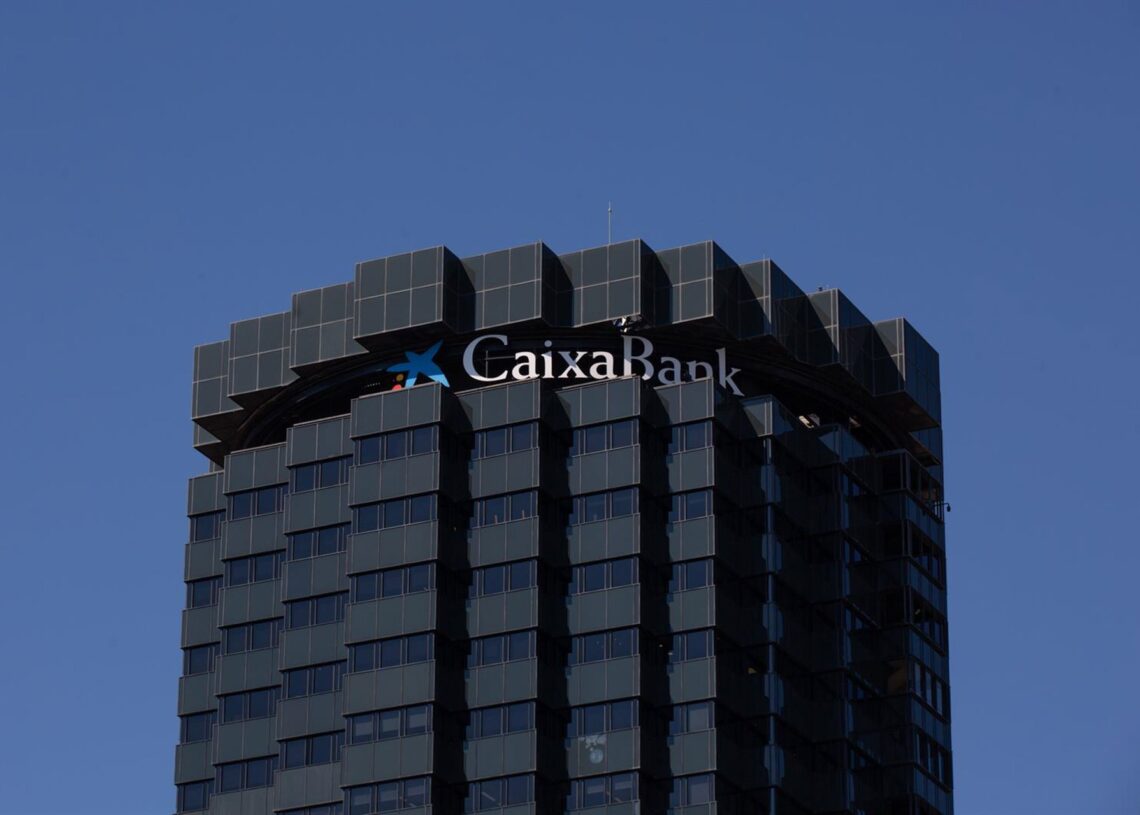Archivo - Fachada de la sede de CaixaBank en la Avenida Diagonal de Barcelona.David Zorrakino - Europa Press - Archivo