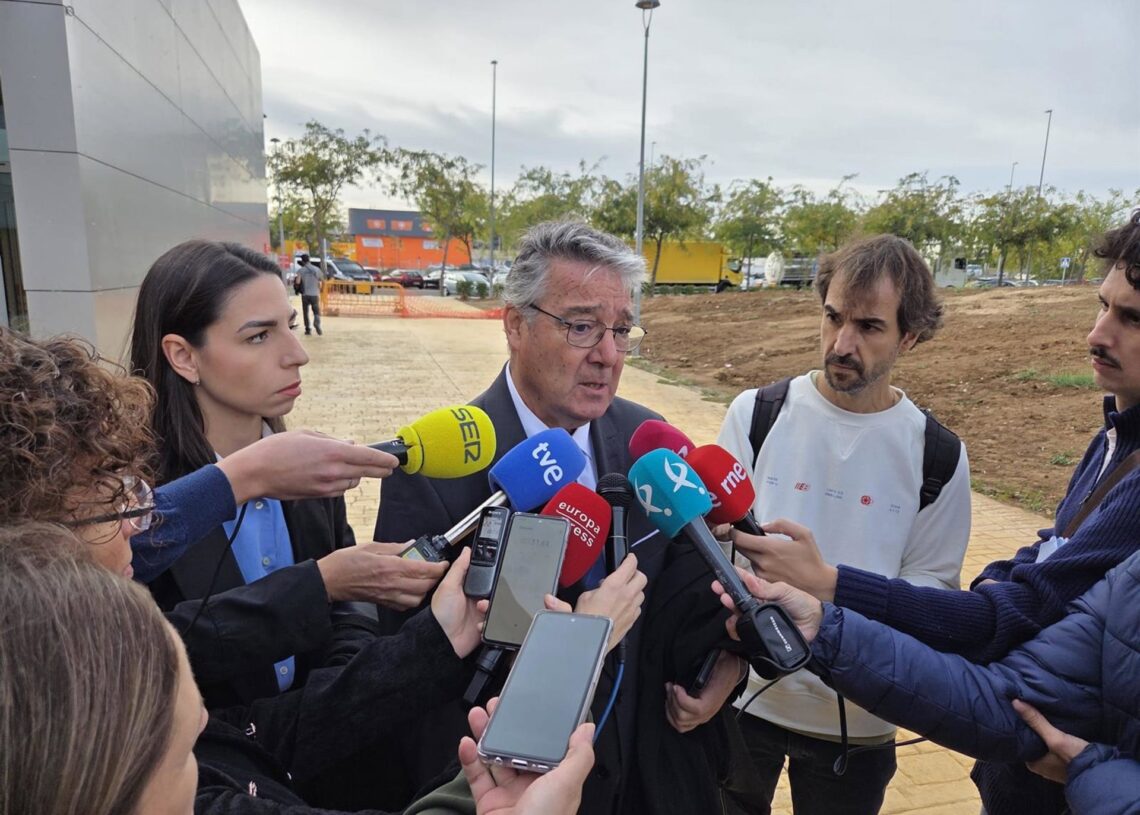 El abogado José Duarte atiende a los medios de comunicaciónEUROPA PRESS