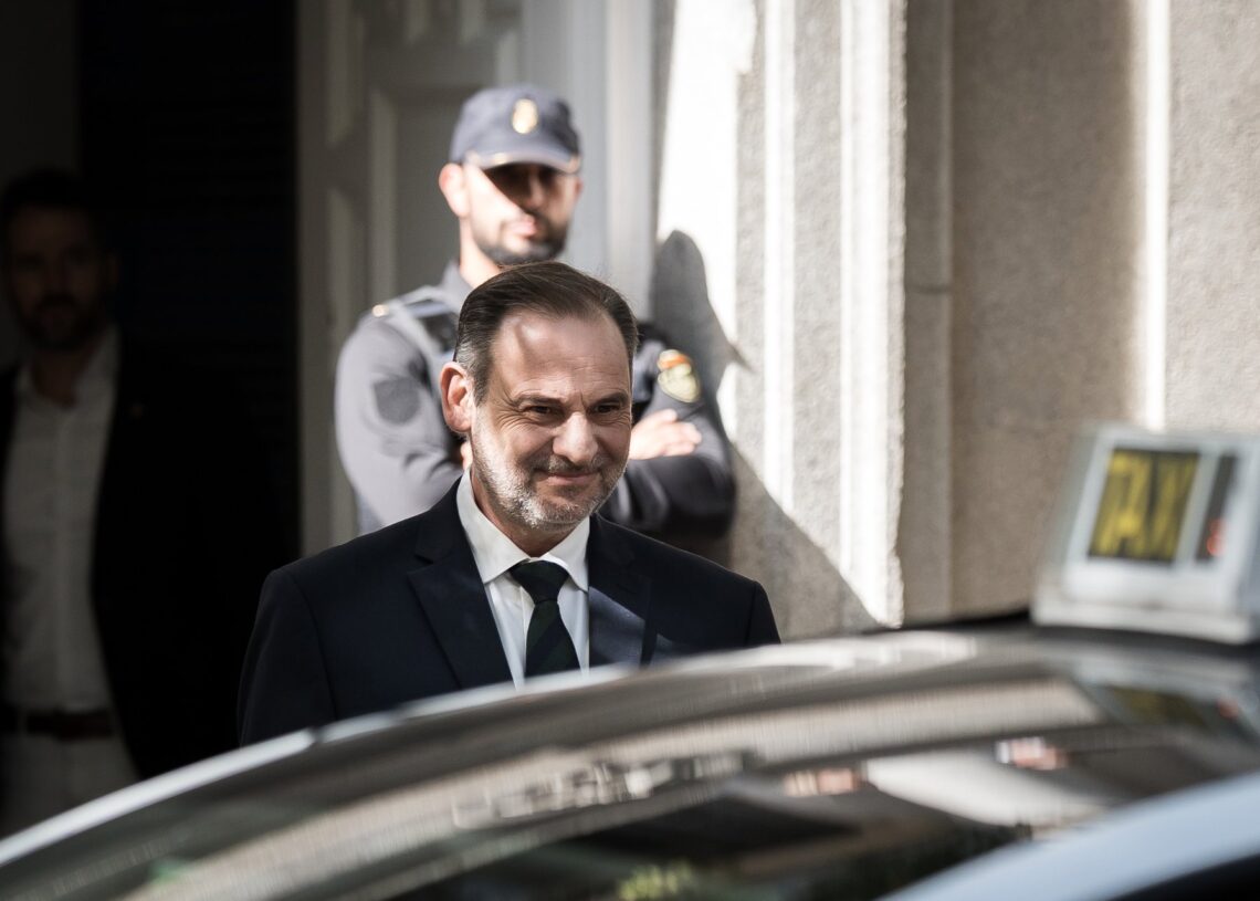 El exministro de Transportes José Luis Ábalos a su salida del Tribunal Supremo, a 15 de octubre de 2025, en Madrid (España).Diego Radamés - Europa Press