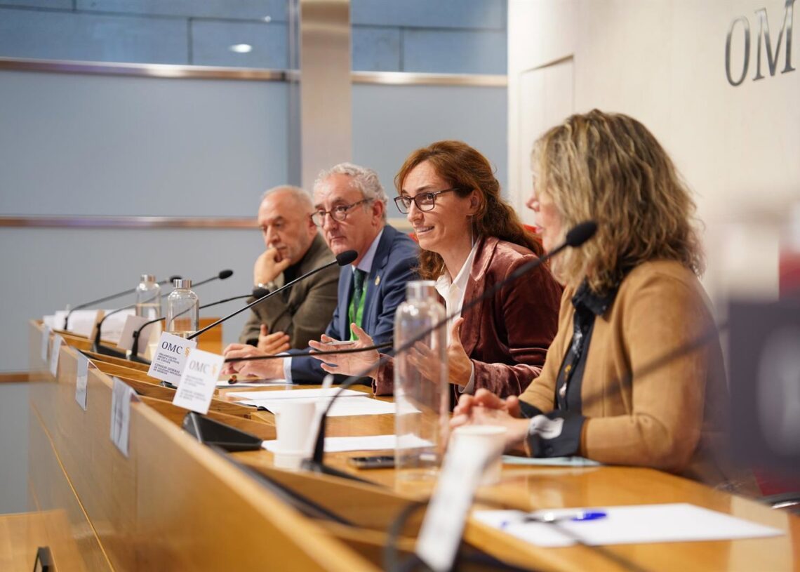 La ministra de Sanidad, Mónica García, durante la clausura de la jornada 'La Medicina, la salud y el clima'.OMC