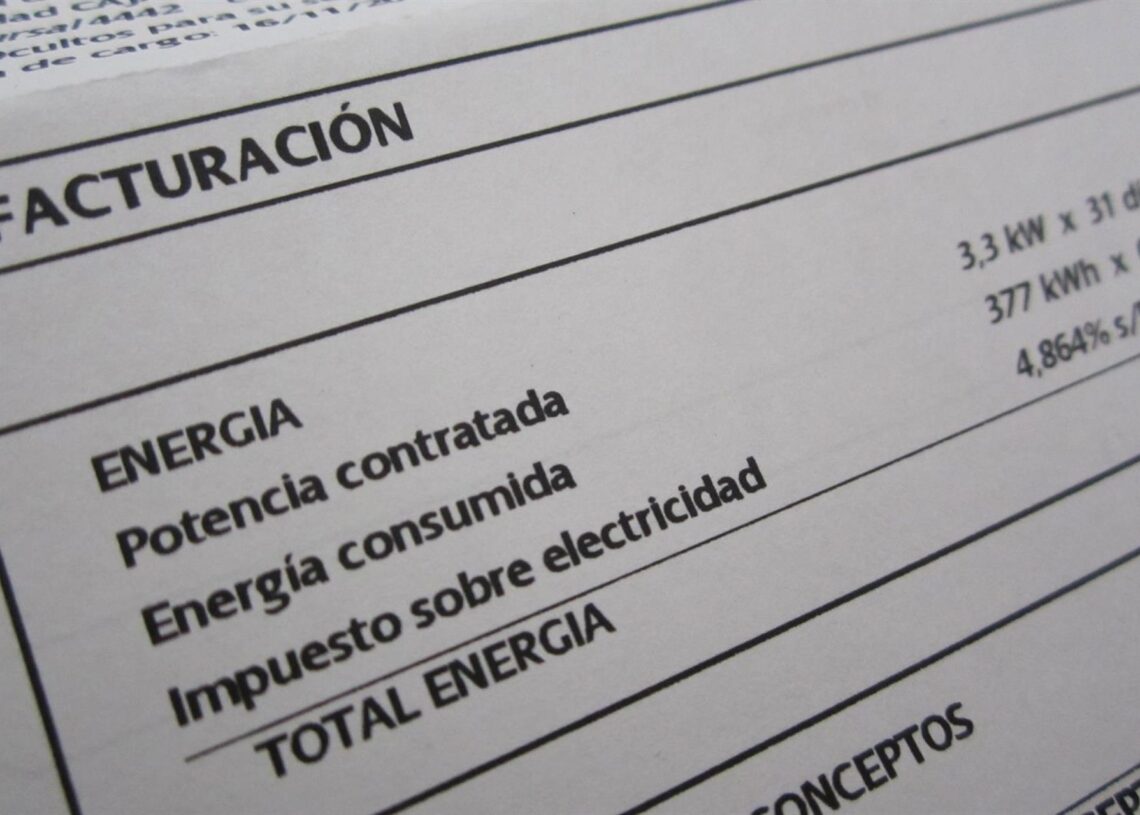 Archivo - Imagen de recurso de una factura de electricidad.EUROPA PRESS - Archivo