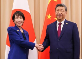 La primera ministra de Japón, Sanae Takaichi, y el presidente de China, Xi Jinping, en la cumbre de la APEC 2025 en Gyeongju (Corea del Sur), a 31 de octubre de 2025SANAE TAKAICHI / X