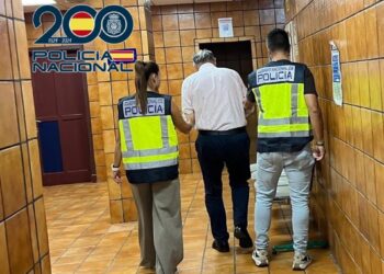 Dos agentes de la Policía Nacional tras detener al médico de Telde por presunta agresión sexualPOLICÍA NACIONA