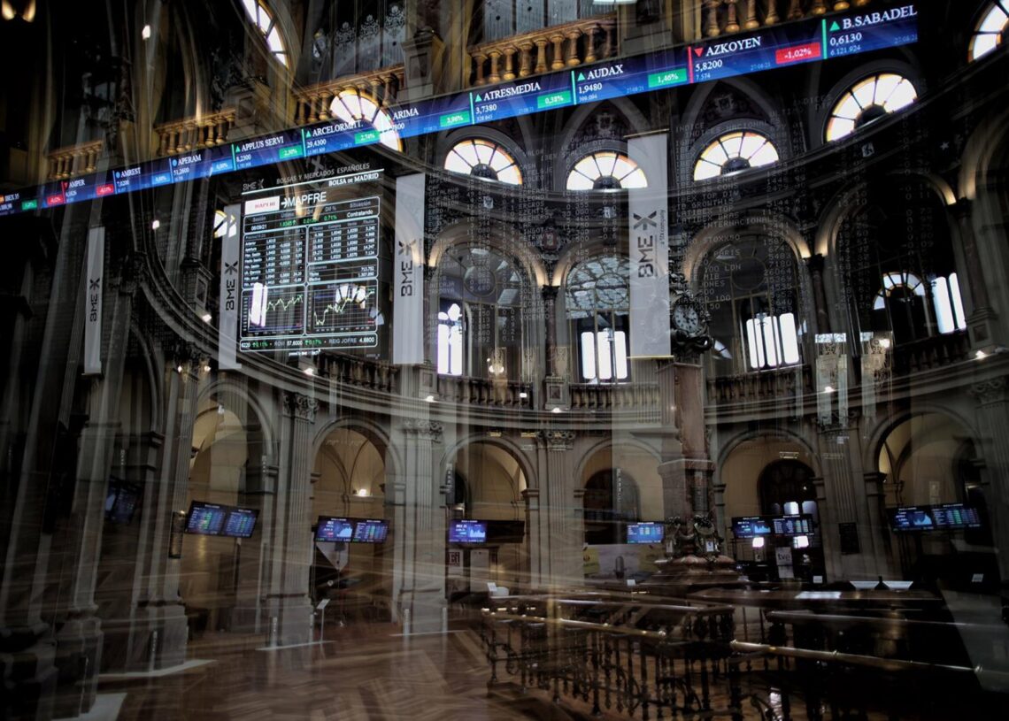 Archivo - Valores del Ibex 35 en el Palacio de la Bolsa de Madrid, a 6 de septiembre de 2021, en Madrid (España).Eduardo Parra - Europa Press - Archivo