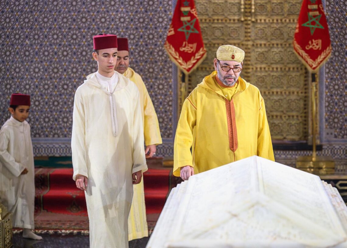 Archivo - El rey Mohamed VI de Marruecos y su heredero, el príncipe Moulay HasánMAP - Archivo