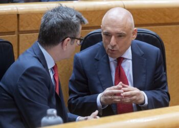 Foto de archivo del ministro de la Presidencia, Justicia y Relaciones con las Cortes, Félix Bolaños, y el secretario de Estado de Relaciones con las Cortes, Rafael Simancas (d), durante la sesión de control al Gobierno en el Senado el 29 de octubre de 2024 | ALBERTO ORTEGA (EUROPA PRESS)