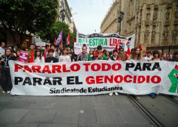 Imágenes de la manifestación de estudiantes convocada en apoyo al pueblo palestino en Sevilla. A 15 de octubre de 2025, en Sevilla (Andalucía, España). La comunidad estudiantil en Sevilla a secundado la convocatoria de huelga contra el genocidio en Gaza y por el pueblo palestino.

Francisco J. Olmo / Europa Press
15/10/2025