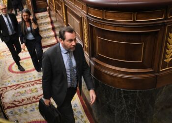 (Foto de ARCHIVO)
El ministro de Transportes y Movilidad Sostenible, Óscar Puente, durante una sesión plenaria en el Congreso de los Diputados, a 10 de abril de 2025, en Madrid (España). 

Fernando Sánchez / Europa Press
10/4/2025