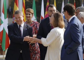(Foto de ARCHIVO)
El presidente de la Junta de Castilla-La Mancha, Emiliano García-Page, la presidenta del Gobierno de Navarra, María Chivite, el presidente del Principado de Asturias, Adrián Barbón, la presidenta del Congreso de los diputados, Francina Armengol, y el presidente de la Generalitat de Catalunya, Salvador Illa, durante la XXVIII Conferencia de Presidentes, en Palau de Pedralbes de Barcelona, a 6 de junio de 2025, en Barcelona, Catalunya (España). 

Kike Rincón / Europa Press
06/6/2025