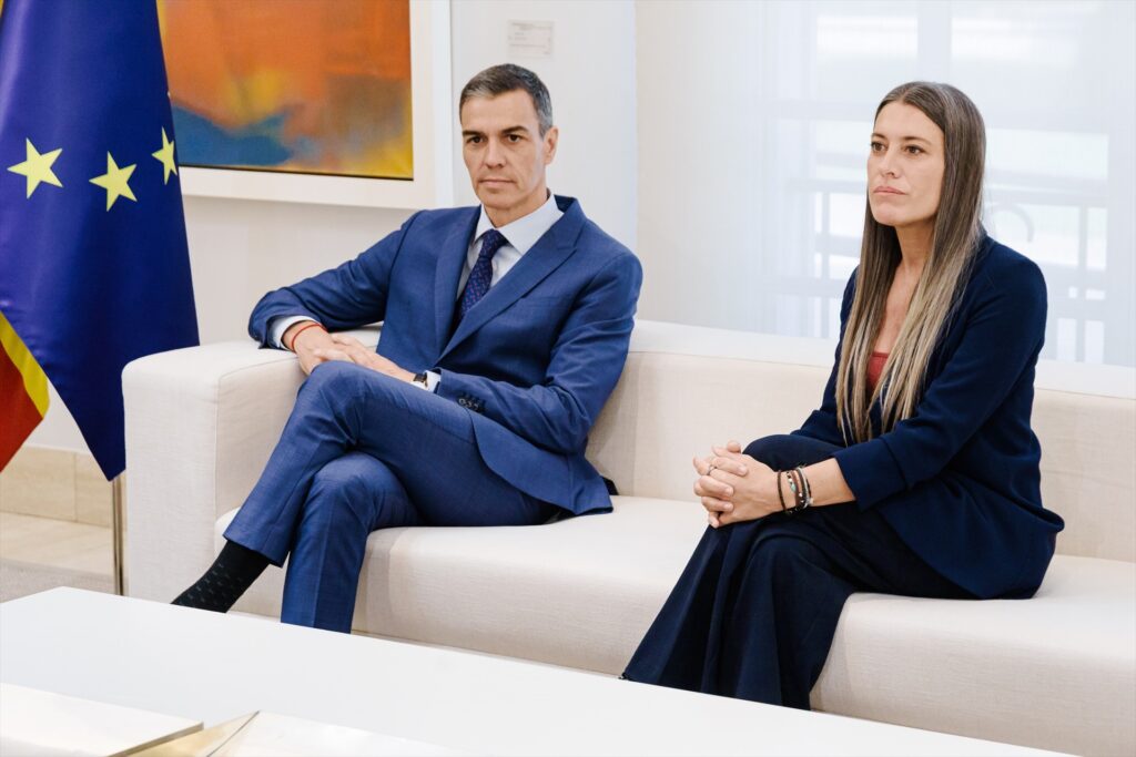 Imagen de archivo del presidente del Gobierno, Pedro Sánchez, y la portavoz del Grupo Parlamentario Junts, Miriam Nogueras, durante un encuentro en el Palacio de La Moncloa | Carlos Luján (Europa Press).