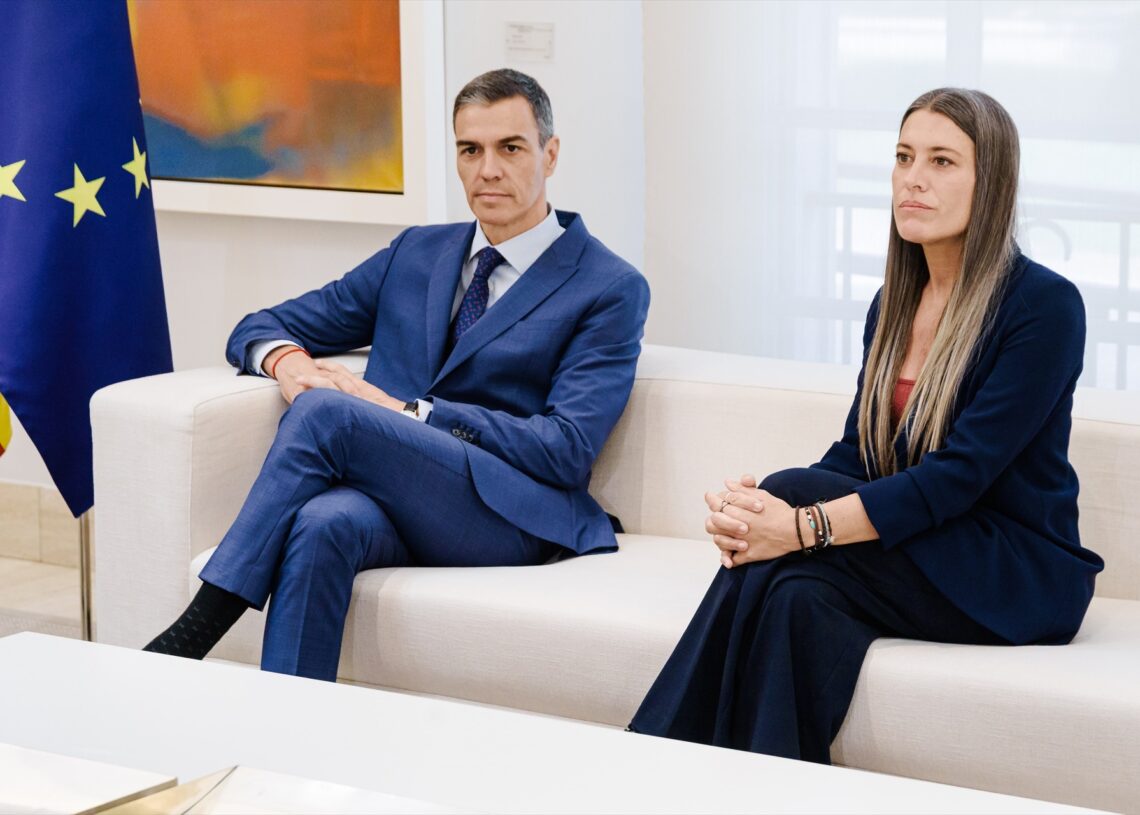 Imagen de archivo del presidente del Gobierno, Pedro Sánchez, y la portavoz del Grupo Parlamentario Junts, Miriam Nogueras, durante un encuentro en el Palacio de La Moncloa | Carlos Luján (Europa Press).