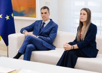 Imagen de archivo del presidente del Gobierno, Pedro Sánchez, y la portavoz del Grupo Parlamentario Junts, Miriam Nogueras, durante un encuentro en el Palacio de La Moncloa | Carlos Luján (Europa Press).