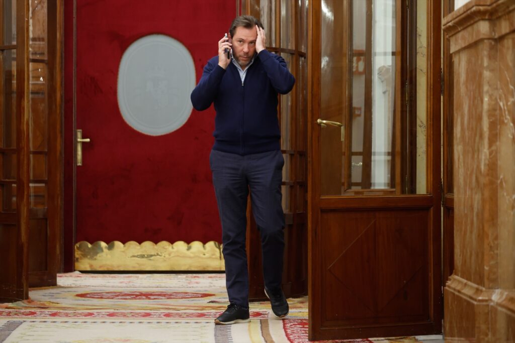 El ministro de Transportes y Movilidad Sostenible, Óscar Puente, durante el pleno del Congreso de los Diputados | Alejandro Martínez (Europa Press).