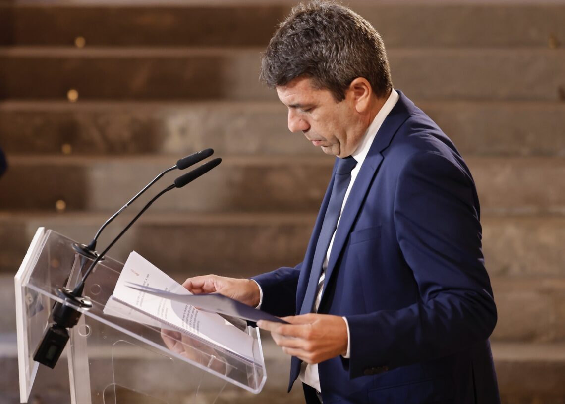 El presidente de la Generalitat valenciana, Carlos Mazón, durante una declaración institucional, en el Palau de la Generalitat, a 3 de noviembre de 2025, en Valencia, Comunidad Valenciana (España).

Rober Solsona / Europa Press
03/11/2025