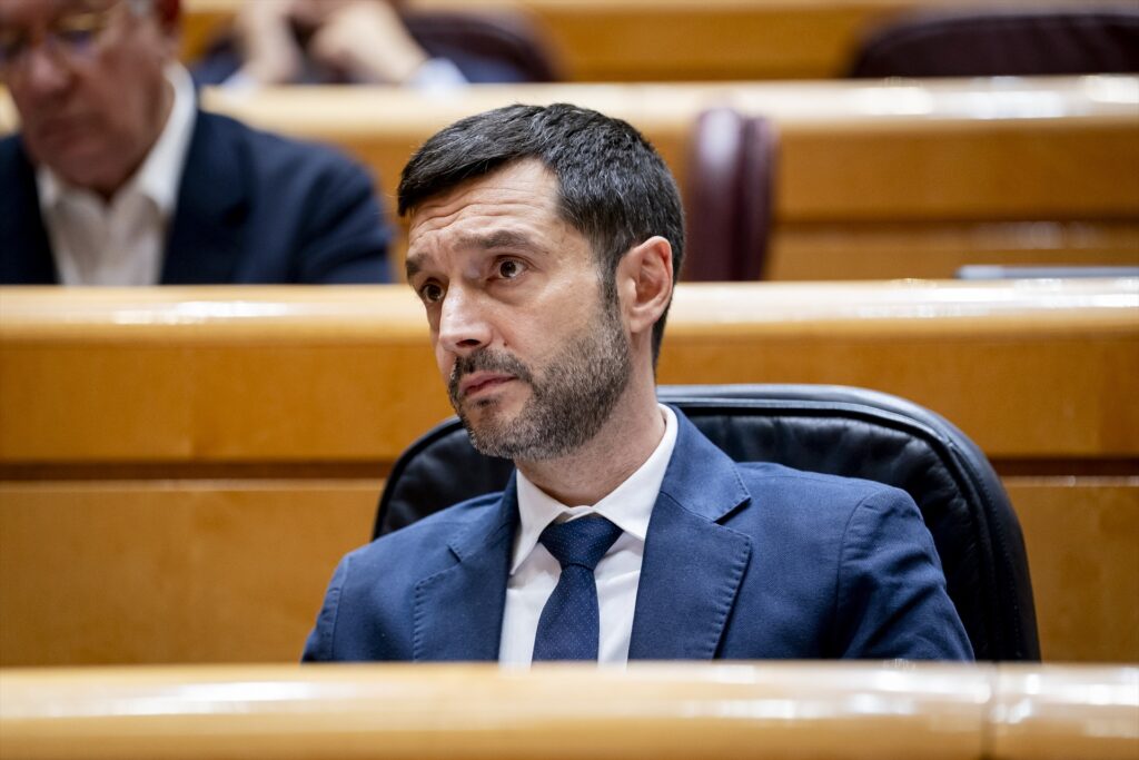 Imagen de archivo del ministro de Derechos Sociales, Consumo y Agenda 2030, Pablo Bustinduy, en el Senado. | A. Pérez Meca (Europa Press).