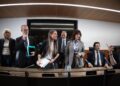 La portavoz de Junts en el Congreso, Miriam Nogueras (c), durante rueda de prensa para valorar la legislatura, en el Congreso de los Diputados | Eduardo Parra (Europa Press).