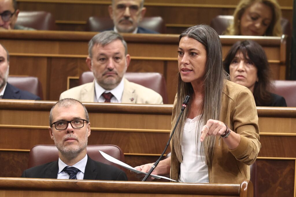 La portavoz de Junts en el Congreso, Miriam Nogueras, interviene durante una sesión de control al Gobierno, en el Congreso de los Diputados | Eduardo Parra (Europa Press).