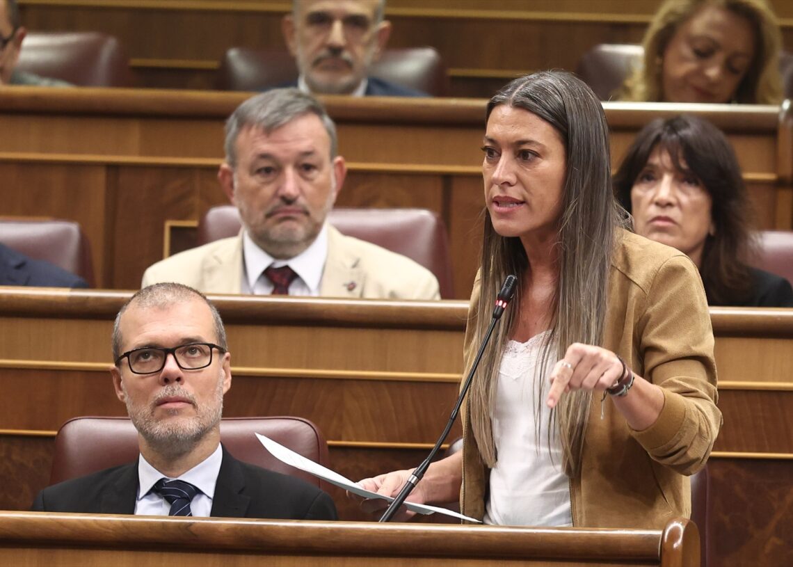 La portavoz de Junts en el Congreso, Miriam Nogueras, interviene durante una sesión de control al Gobierno, en el Congreso de los Diputados | Eduardo Parra (Europa Press).