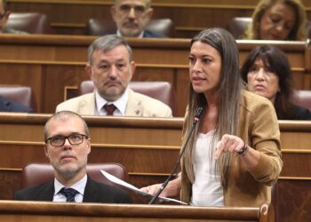 La portavoz de Junts en el Congreso, Miriam Nogueras, interviene durante una sesión de control al Gobierno, en el Congreso de los Diputados | Eduardo Parra (Europa Press).