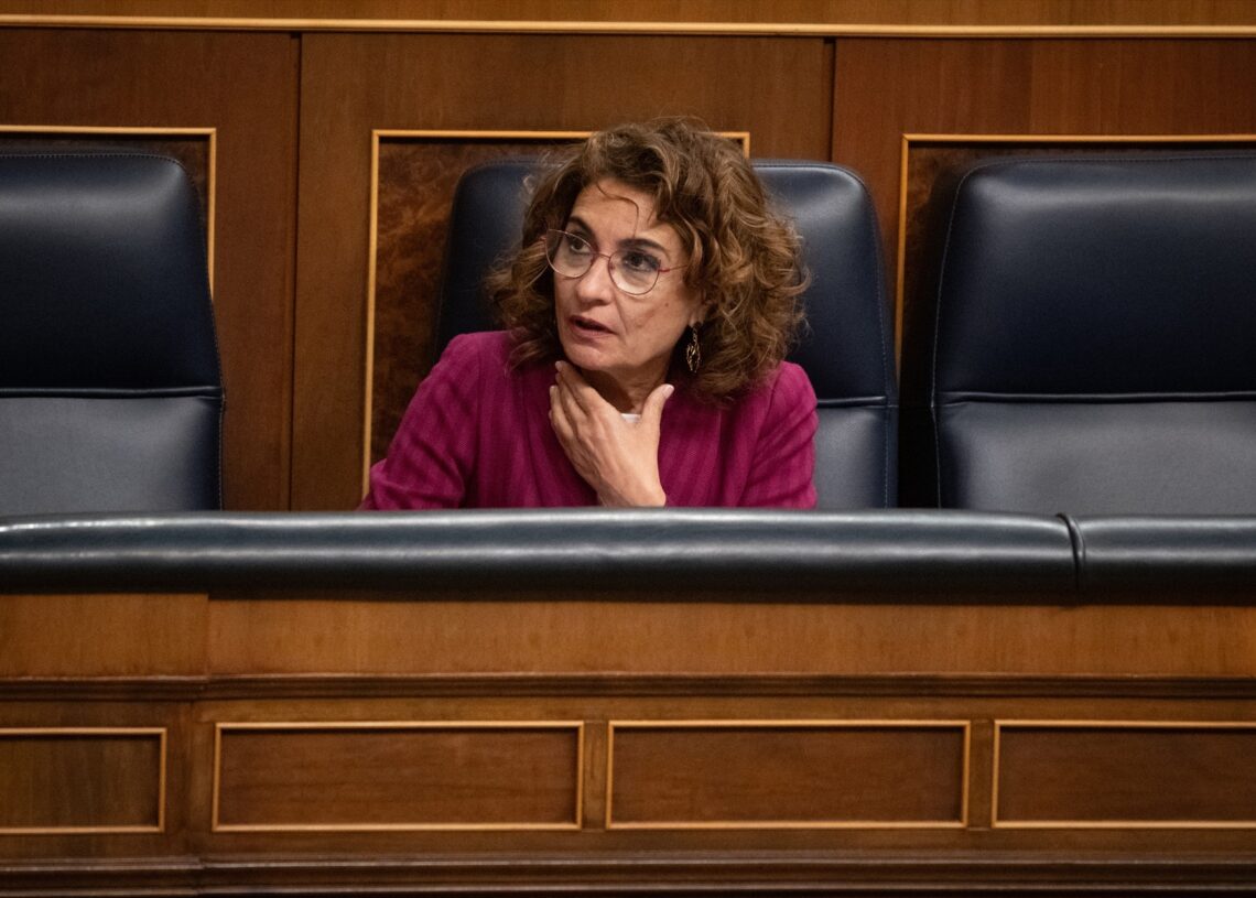 La vicepresidenta primera y ministra de Hacienda, María Jesús Montero, durante una sesión plenaria, en el Congreso de los Diputados | Fernando Sánchez (Europa Press).