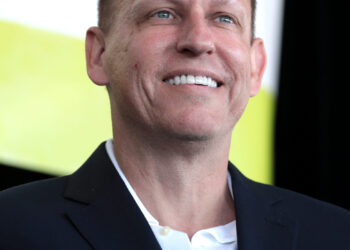 Por Gage Skidmore, CC BY-SA 3.0, https://commons.wikimedia.org/w/index.php?curid=115161430