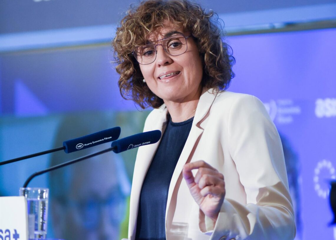 Archivo - La secretaria general del PP y eurodiputada, Dolors Montserrat, presenta al secretario General del PP de la Comunidad de Madrid, durante su intervención en un Desayuno Informativo de Nueva Economía Fórum, en The Palace Hotel, a 4 de junio de 202Gustavo Valiente - Europa Press - Archivo