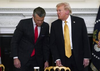 El secretario de Defensa estadounidense, Pete Hegseth, y el presidente Donald Trump (archivo)Europa Press/Contacto/Will Oliver - Pool via CNP