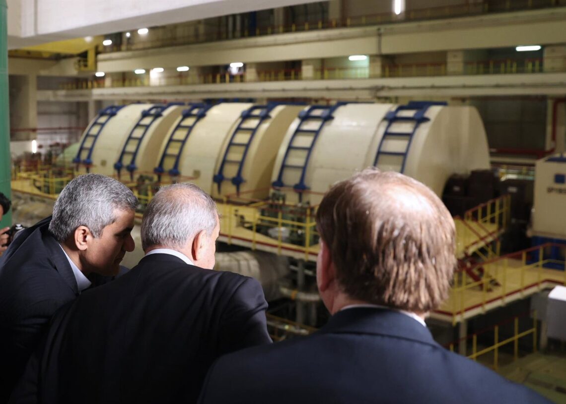 Archivo - El presidente de Irán, Masud Pezeshkian, visita una planta nuclear en BushehrEuropa Press/Contacto/Iranian Presidency - Archivo