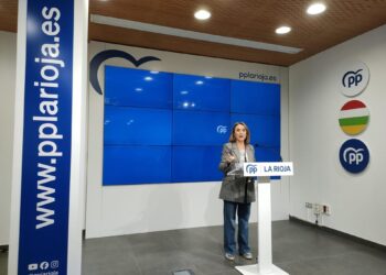 La vicesecretaria de Regeneración Institucional del PP, Cuca Gamarra, en comparecencia de prensa en LogroñoEUROPA PRESS