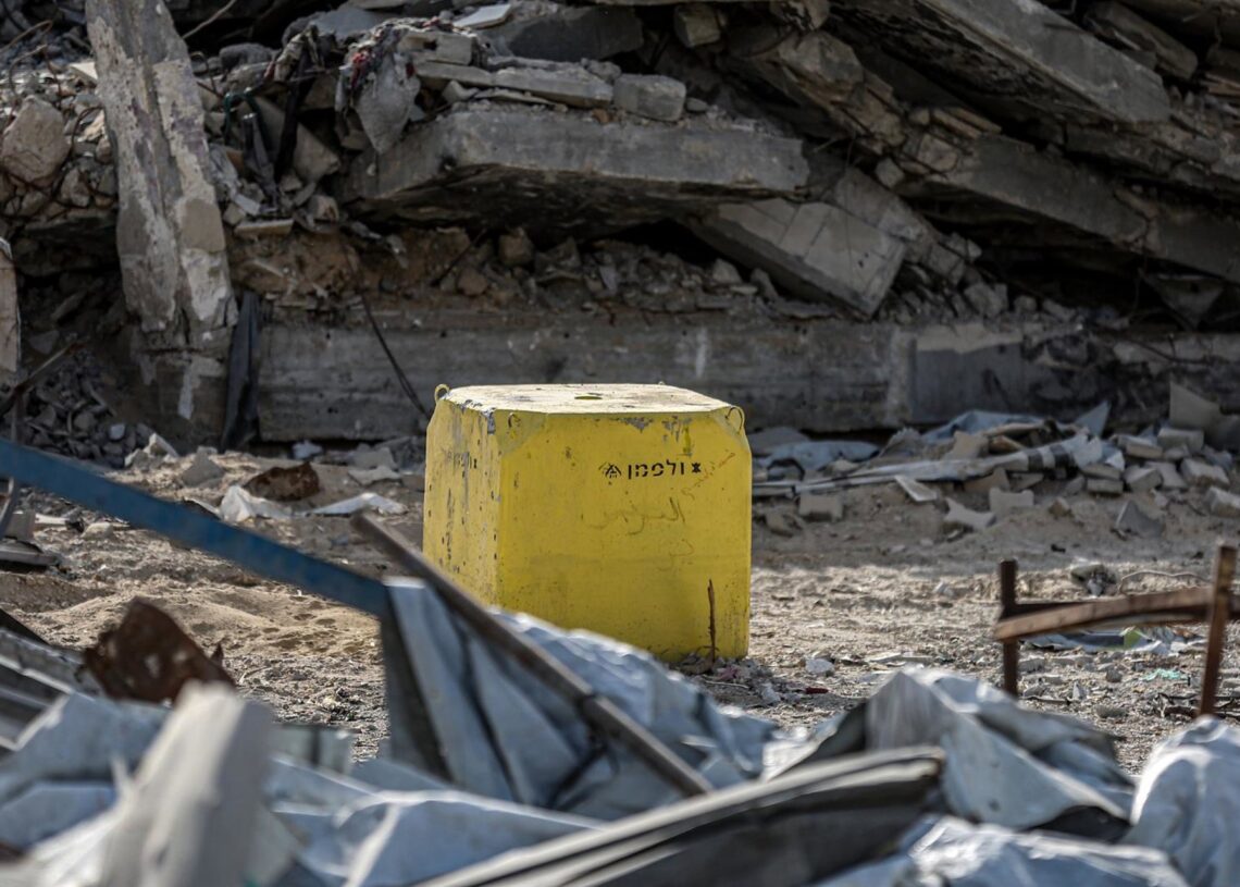 Uno de los bloques de hormigón instalados por Israel para delimitar su despliegue en la Franja de Gaza y formar la denominada Línea AmarillaEuropa Press/Contacto/Omar Ashtawy