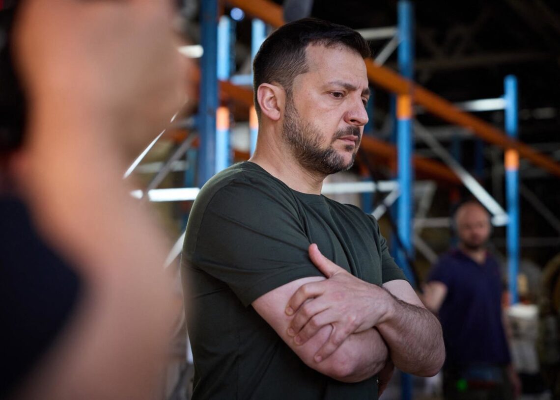 Archivo - El presidente de Ucrania, Volodimir Zelenski, en una imprenta de Járkov destruida por un ataque con misiles rusosEuropa Press/Contacto/Presidential Office of Ukrai