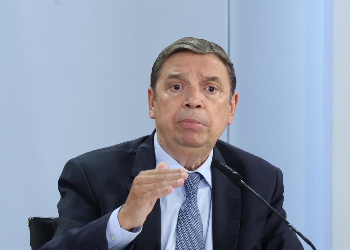 El ministro de Agricultura, Pesca y Alimentación, Luis Planas, durante una rueda de prensa posterior a la reunión del Consejo de Ministros, en el Palacio de la Moncloa, a 21 de octubre de 2025, en Madrid (España)Marta Fernández - Europa Press