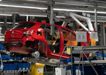 Archivo - Montaje en una factoría del nuevo modelo de Cupra Fomentor y Cupra León durante una visita guiada a la fábrica de Seat en Martorell, a 27 de junio de 2024, en Martorell, Barcelona, Catalunya (España). El motivo de la visita es observar el inicioDavid Zorrakino - Europa Press - Archivo