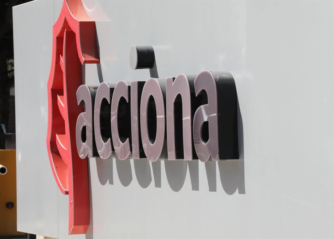 Archivo - Cartel de la empresa Acciona colocado en una de sus oficinas de la capital, en Madrid, (España), a 10 de septiembre de 2020.Marta Fernández - Europa Press - Archivo