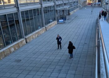 Ovidio Zapico, hablando por teléfono en las inmediaciones del EasmuEUROPA PRESS