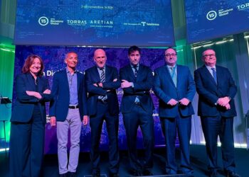 El director de Espacios inteligentes en Nvidia, Jumbi Edulbehram; el presidente de la Fundació Torras, Igancio Torras; el ceo de Aretian, Ramon Gras; el director general de Telefónica, Chema Casa, y el presidente de Barcelona Global, Ramon AgenjoEUROPA PRESS