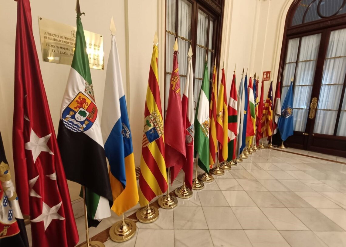 Archivo - Banderas de las Comunidades Autónomas (CCAA).EUROPA PRESS - Archivo