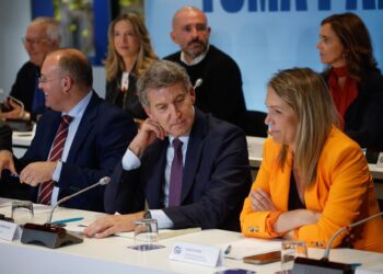 (I-D) El secretario general del PP, Miguel Tellado; el presidente del Partido Popular, Alberto Núñez Feijóo, y la  vicesecretaria de Coordinación Sectorial del PP, Alma Ezcurra, durante el Comité Ejecutivo Nacional del partido, en la sede nacional del PP,Alejandro Martínez Vélez - Europa Press