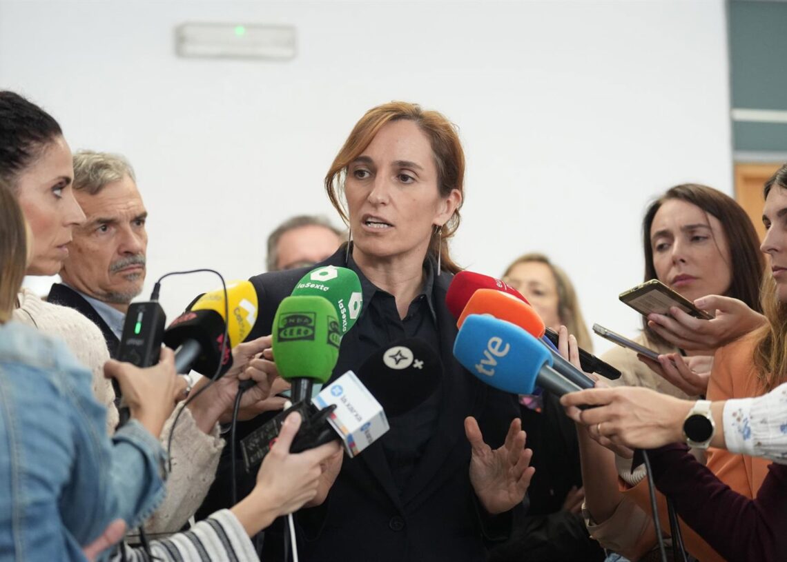 La ministra de Sanidad, Mónica García, atiende a los medios en el Centro de Atención Primaria CAP Maragall, a 3 de noviembre de 2025, en Barcelona, Catalunya (España)David Zorrakino - Europa Press
